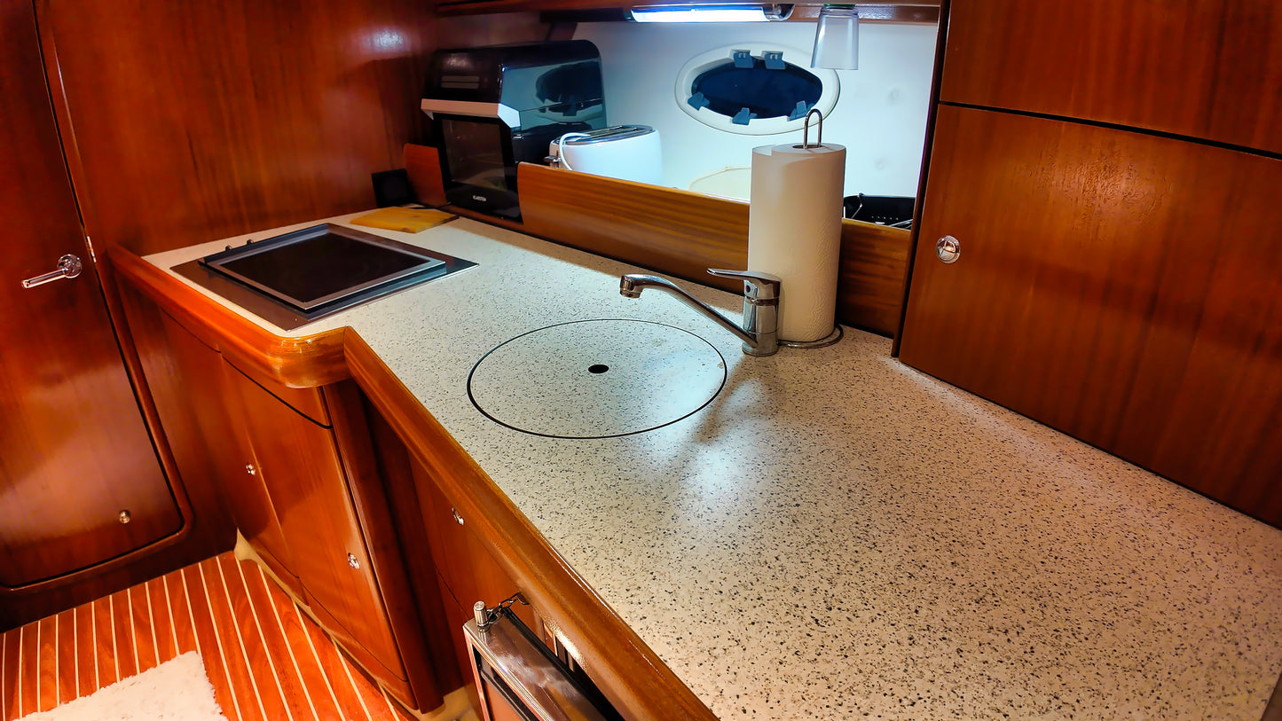 Bavaria 37 HT Hardtop Motoryacht Yacht Boot Schiff