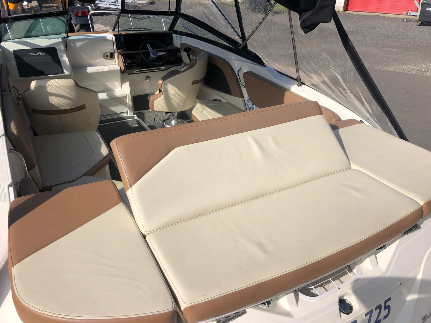 Sea Ray 230 Sundancer Boot mit 250PS MPI Baujahr 2017
